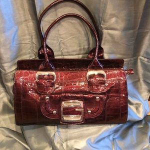 Guess handbag EUC deep maroon patent textured